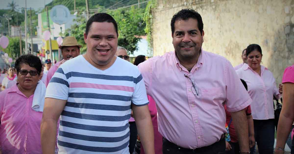 Desfilan por la semana de la lucha contra el cáncer de mama 2019