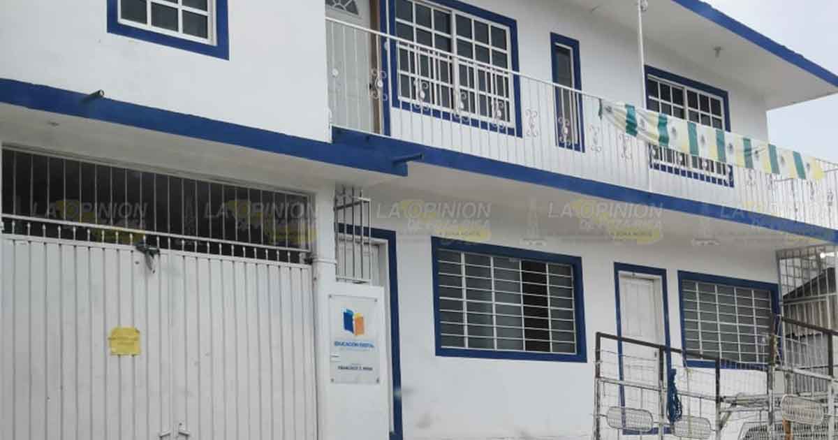 Les niegan acceso a la educación