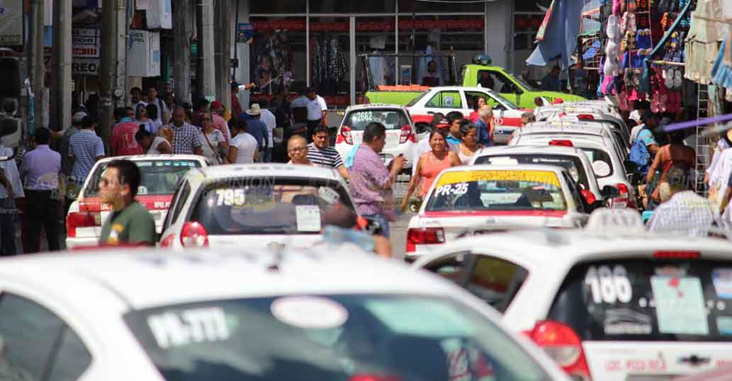 Caos vial en el primer cuadro de Poza Rica, por cierre de calles