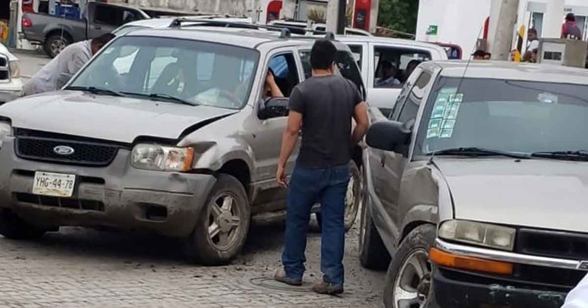 Embarazada lesionada tras provocar choque en Álamo