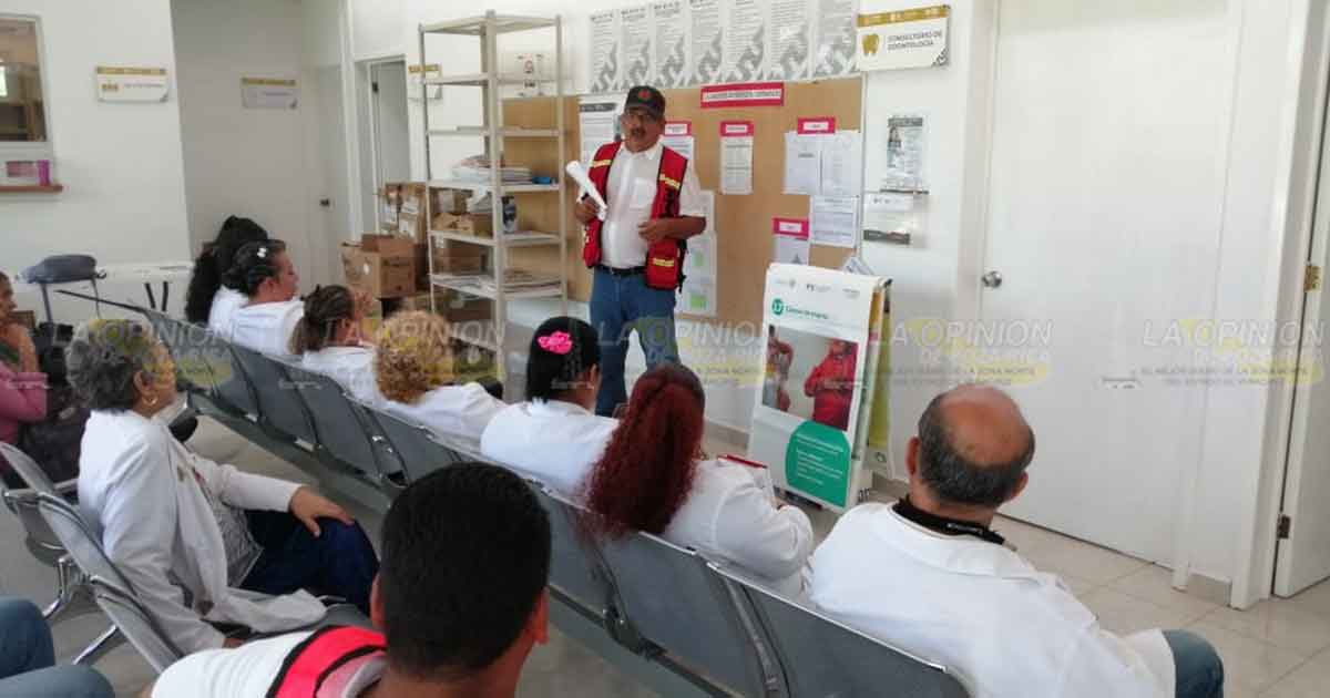 Capacitan al personal del centro de salud de Cazones en caso de algún sismo o incendió