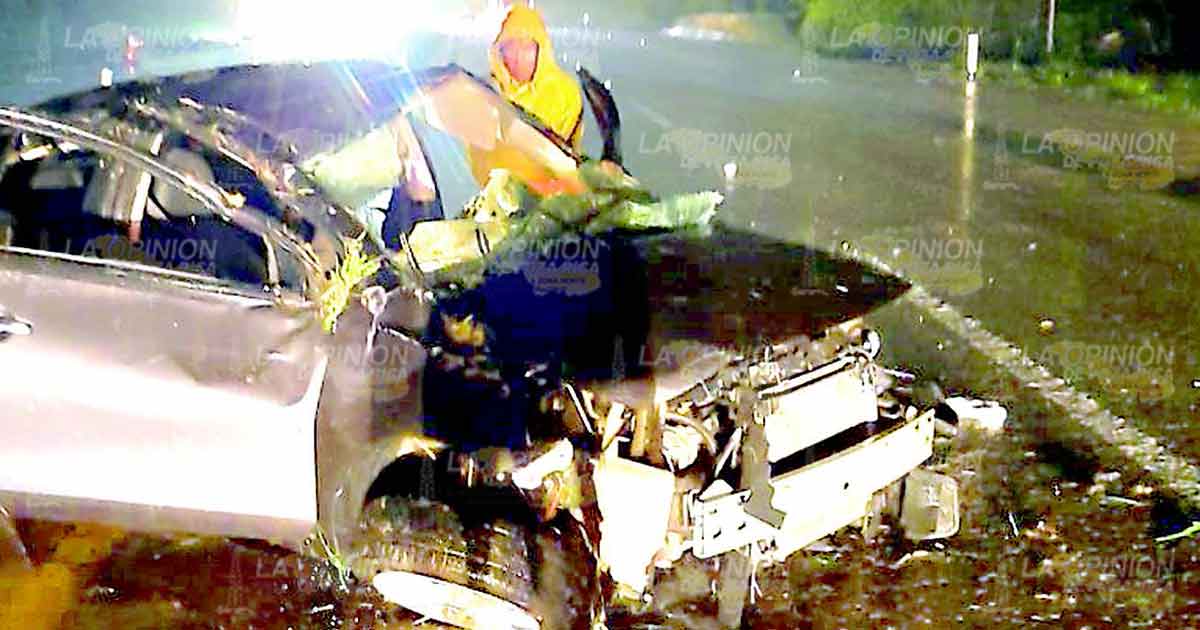 Marino se salva de milagro en la México-Tuxpan