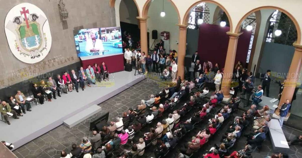 Ofrece gobernador disculpa a adultos mayores