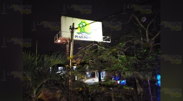 Marinos revisan hotel plaza Palmas, en Tuxpan
