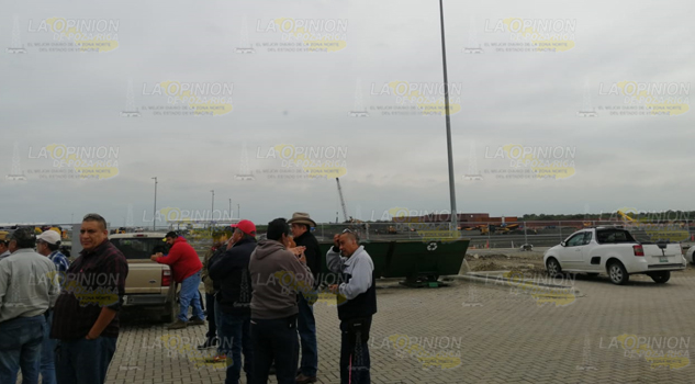 Mantienen obreros protesta contra Monterra