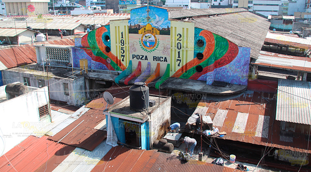 Mercado Poza Rica entre cacharros