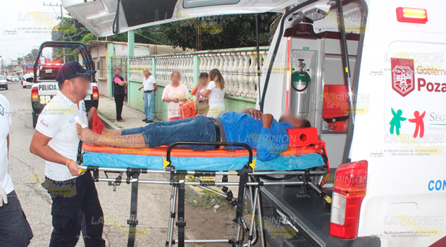 Motociclista resulta herido al chocar contra un Volkswagen