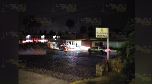 Marinos revisan hotel plaza Palmas, en Tuxpan