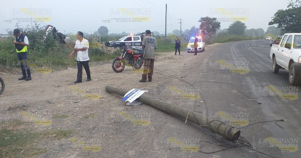 Vuelca y abandona su Ford Ranger