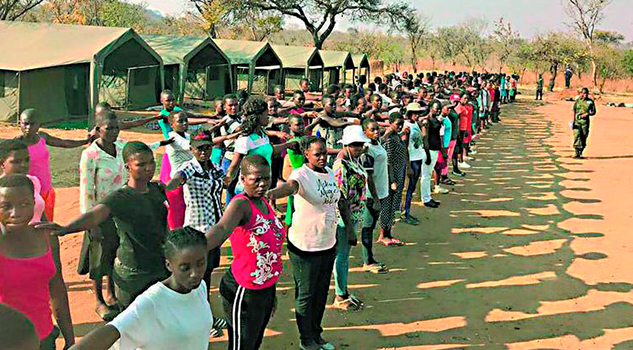 Ejército de mujeres combate la caza ilegal en Zimbabue