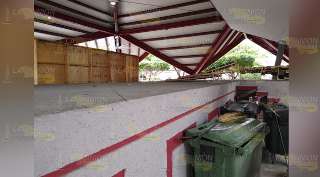 Domo del parque Juárez, usado como bodega, en Poza Rica