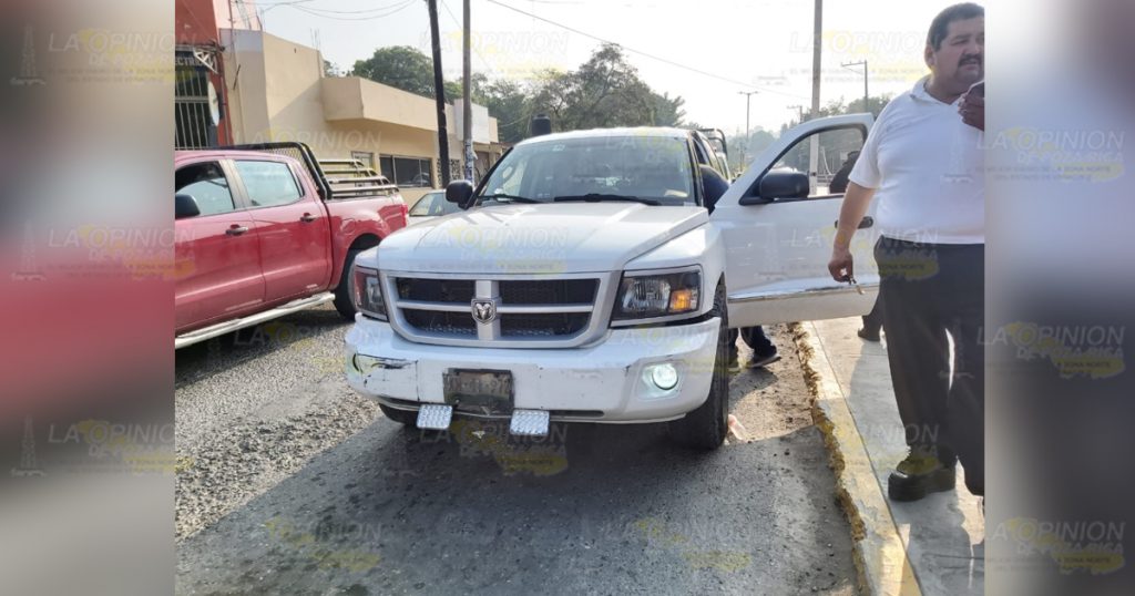 Ebrio impacta a taxista por alcance en el bulevar Petromex