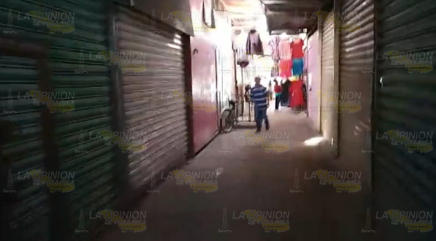 Los mismos locatarios de Los Portales acaban con su mercado, en Poza Rica