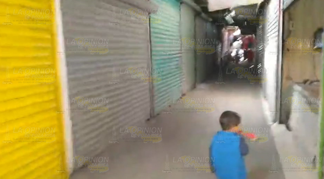 Los mismos locatarios de Los Portales acaban con su mercado, en Poza Rica