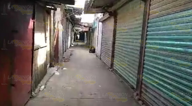 Los mismos locatarios de Los Portales acaban con su mercado, en Poza Rica