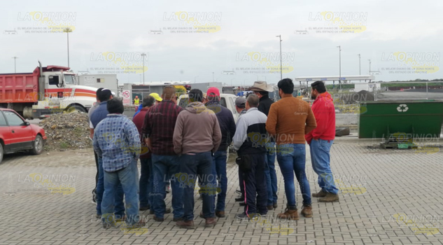 Violan derechos de obreros