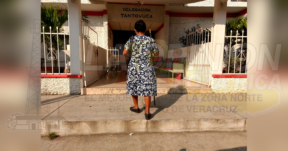 Fémina se clava machete en la pierna