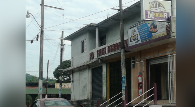 Golpean a chófer de un autobús