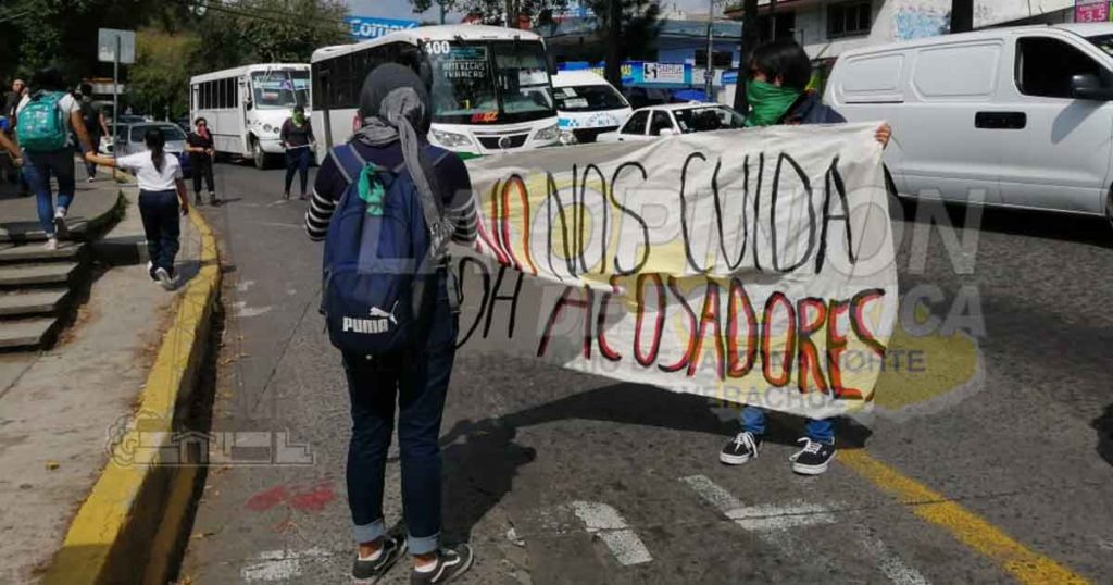 Con manifestación, jóvenes repudian el acoso en la Universidad Veracruzana