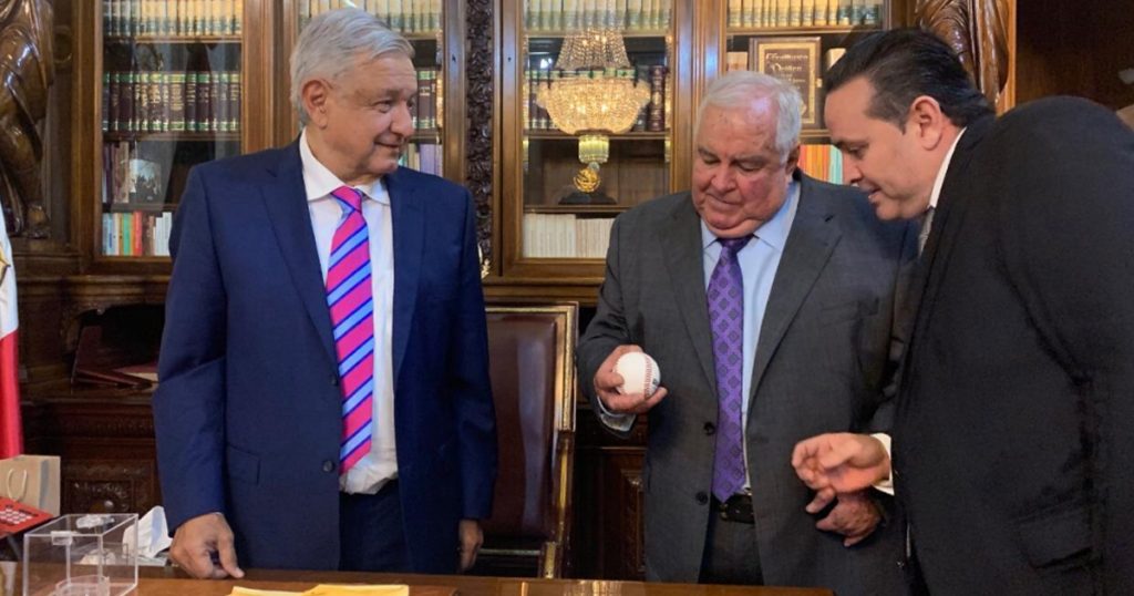 AMLO invitará a invertir en Parque de béisbol para Poza Rica