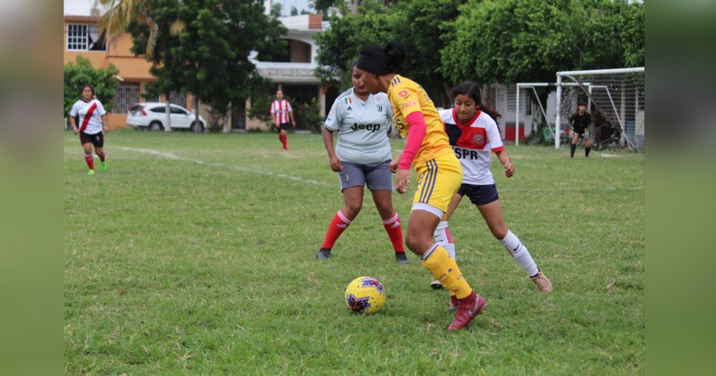 Camacho y Coatzintla avanzan a cuartos de final en Torneo de Futbol de los Barrios 2019