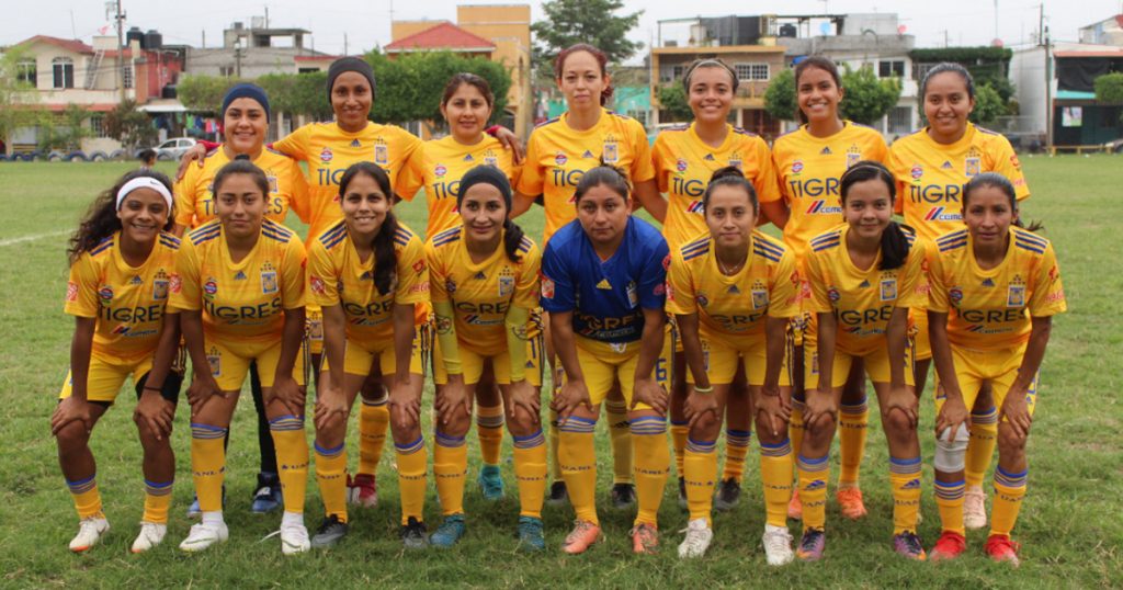 Camacho y Coatzintla avanzan a cuartos de final en Torneo de Futbol de los Barrios 2019