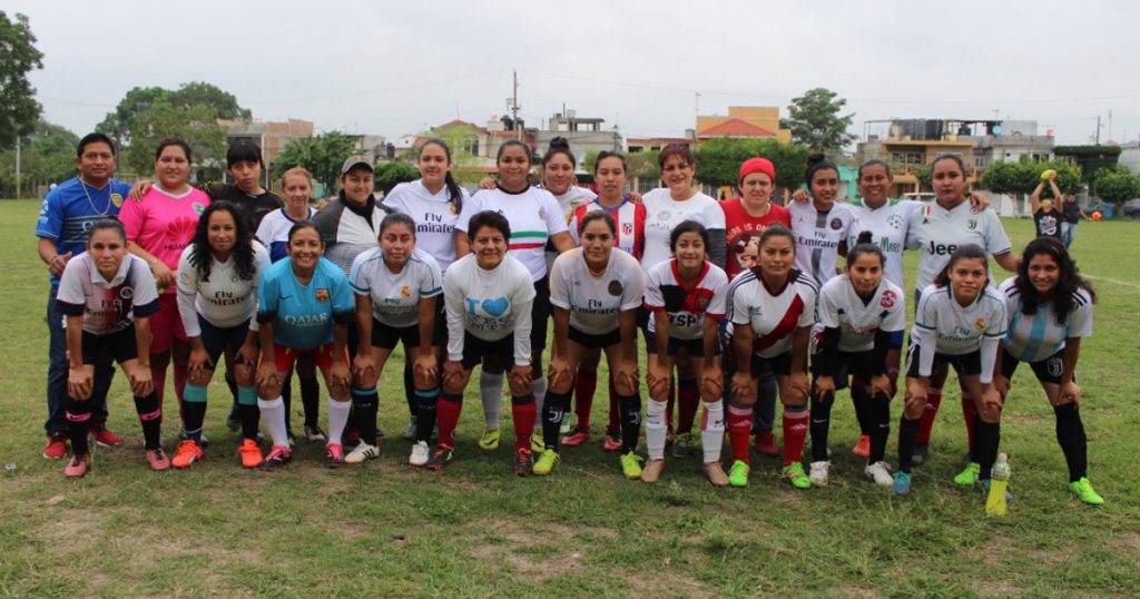 Camacho y Coatzintla avanzan a cuartos de final en Torneo de Futbol de los Barrios 2019