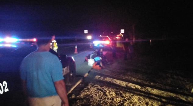 Camión de volteo los saca de la autopista