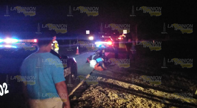 Camión de volteo los saca de la autopista