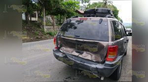 Choca por no guardar su distancia en la Poza Rica - Cazones