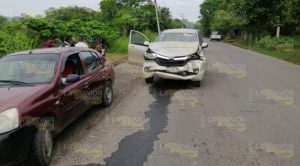 Choca por no guardar su distancia en la Poza Rica - Cazones