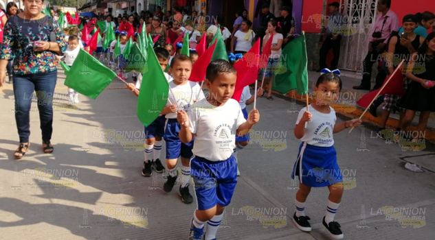 Desfilan estudiantes por el 109 aniversario de inicio de la Revolución Mexicana