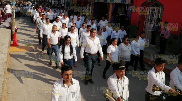 Desfilan estudiantes por el 109 aniversario de inicio de la Revolución Mexicana