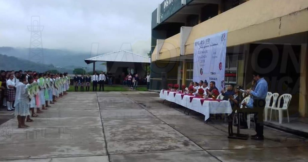Encuentro de conocimiento entre estudiantes de preparatoria en al Sierra