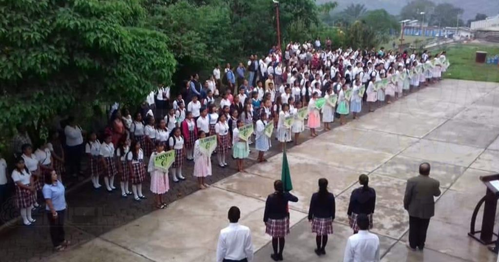 Encuentro de conocimiento entre estudiantes de preparatoria en al Sierra