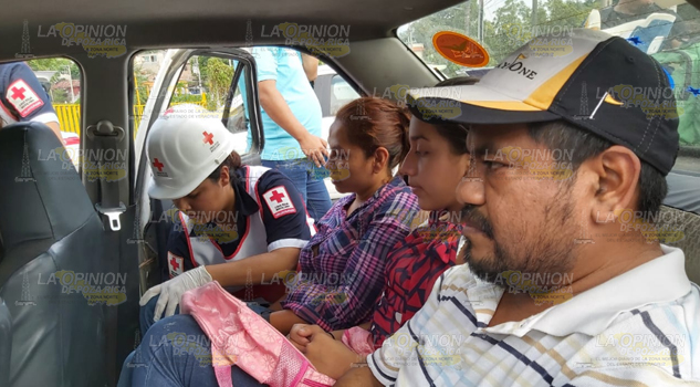 Intentó dar vuelta en U y ocasiona accidente