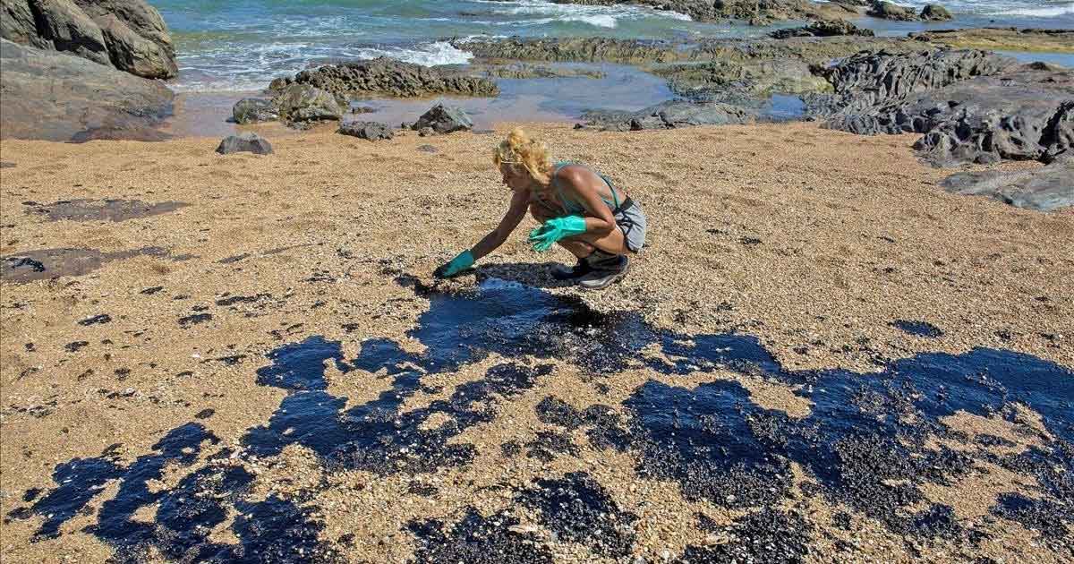 Una marea negra de tres meses en Brasil