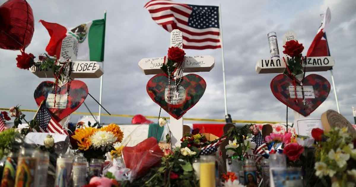 Mexicanos sobrevivientes de tiroteo de El Paso denuncian a Walmart