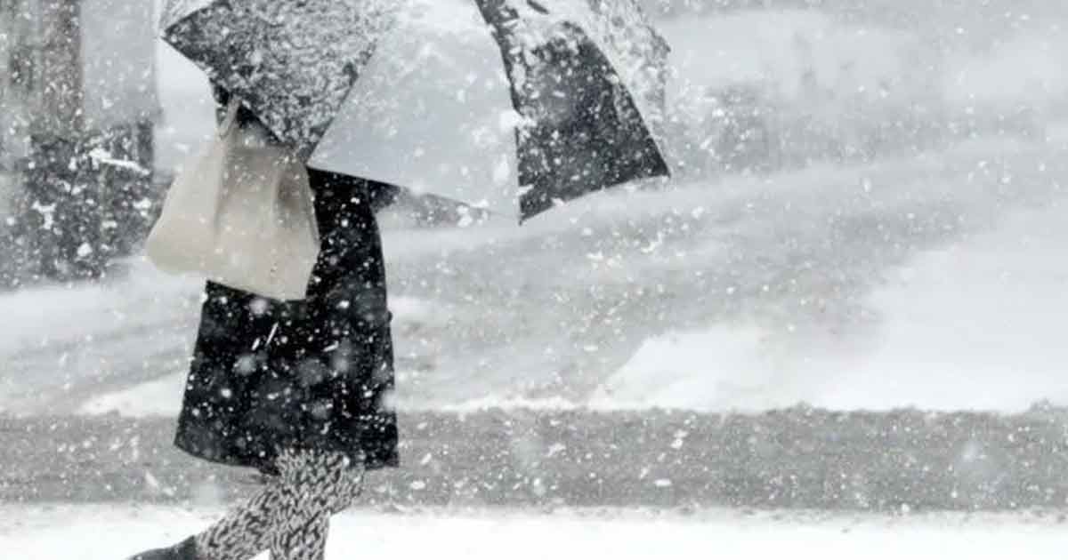 Nevadas paralizan EU, amenaza con dejar a personas sin vuelo por Acción de Gracias