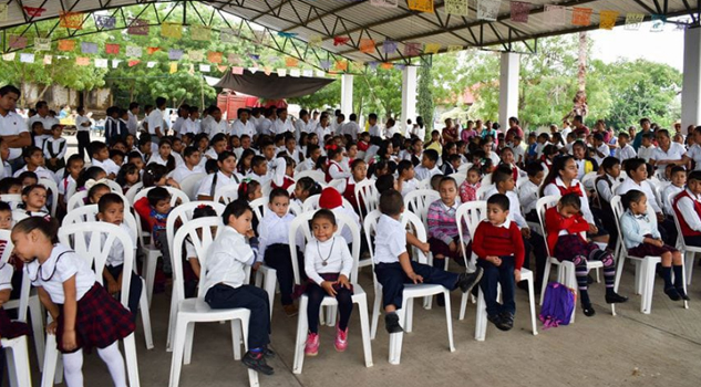 Invirtieron $836,000 para entregar 2,330 uniformes deportivos en Chalma