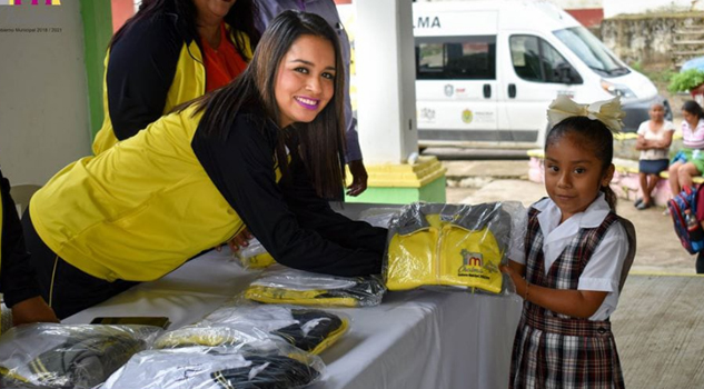 Invirtieron $836,000 para entregar 2,330 uniformes deportivos en Chalma