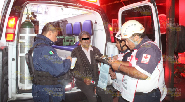 Le pega por atrás a un taxi en el bulevar Ruiz Cortines en Poza Rica