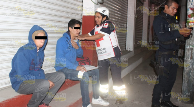 Le pega por atrás a un taxi en el bulevar Ruiz Cortines en Poza Rica