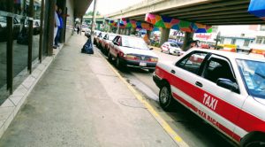Operan más de 10 sitios de taxis en el centro de Poza Rica, ¿quién permite esto?