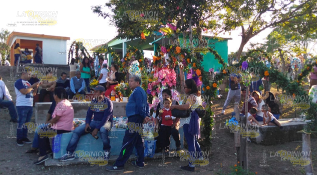 Perdura la tradición del día de muertos
