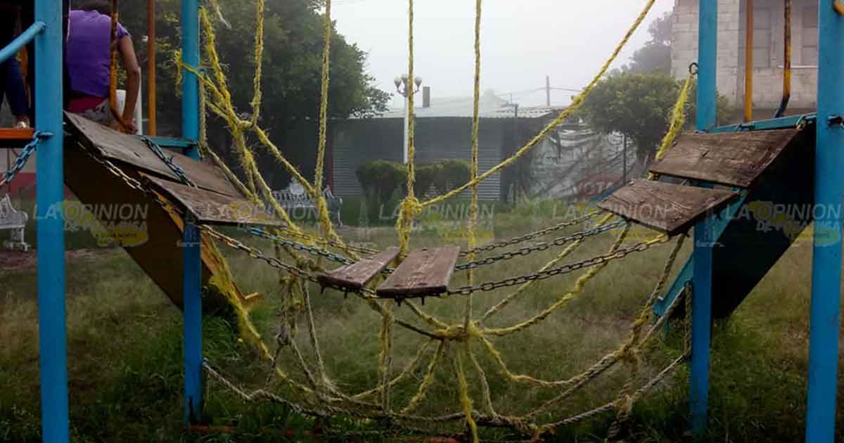 Padres de familia piden mantenimiento a parque destruido