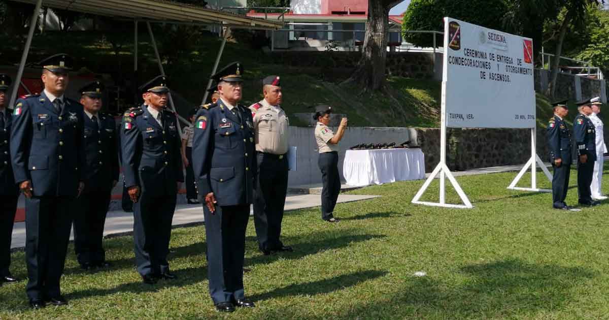 Reconocen a militares y marinos