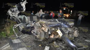 Vehículo destrozado en aparatoso choque en Tlapacoyan