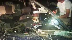 Vehículo destrozado en aparatoso choque en Tlapacoyan