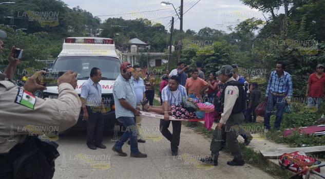 Volcadura deja 11 lesionados en la colonia La Garita